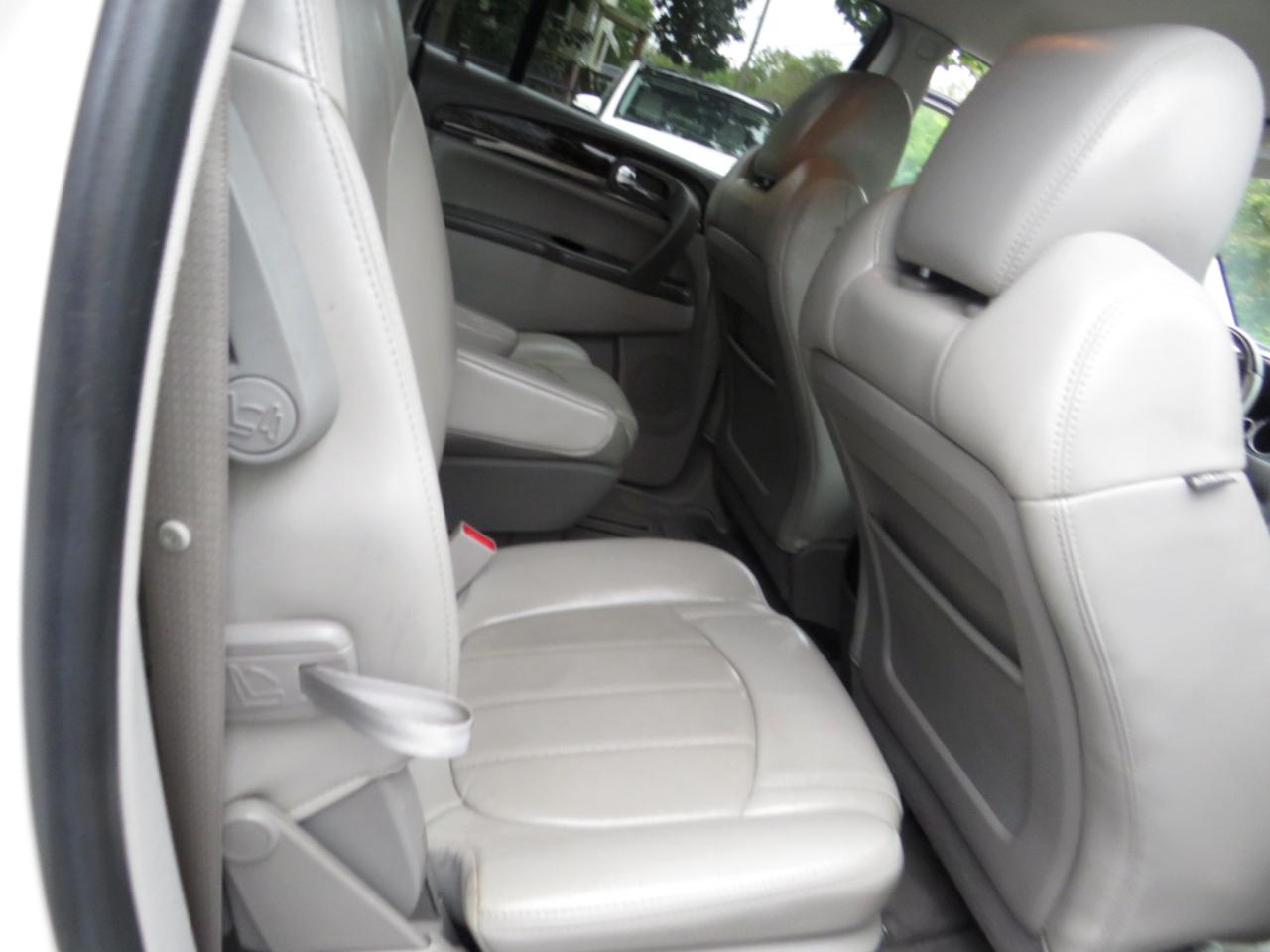 Buick Enclave FWD 4dr Leather 2013