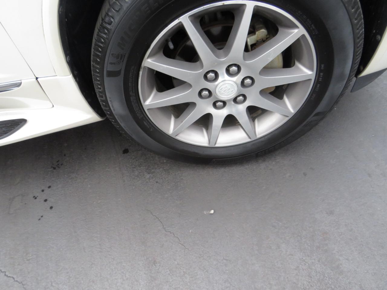 Buick Enclave FWD 4dr Leather 2013