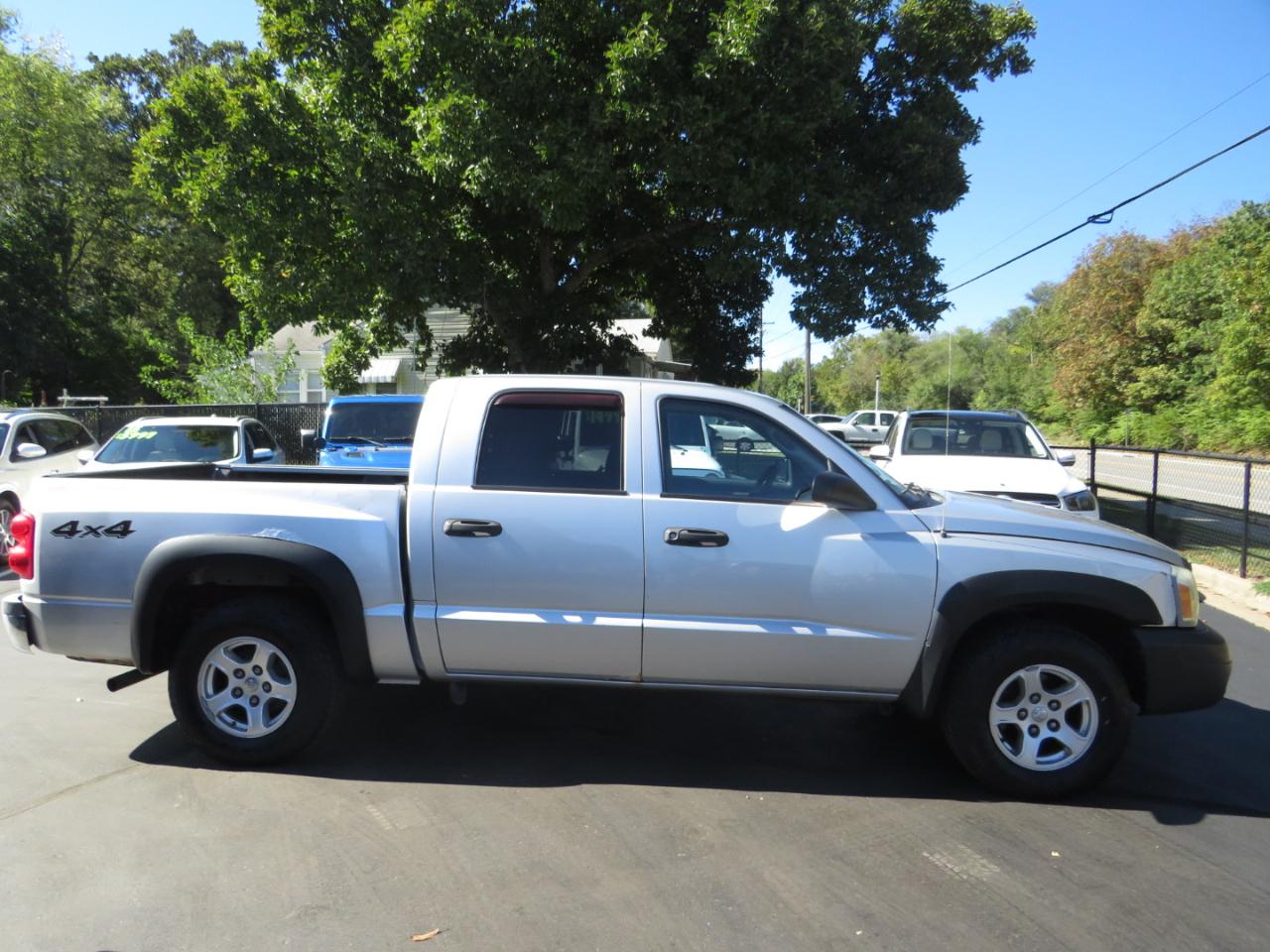 Dodge Dakota 4dr Quad Cab 131 4WD ST 2006