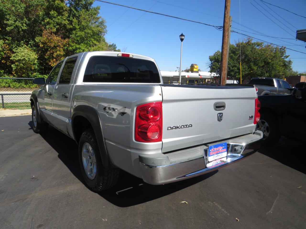 Dodge Dakota 4dr Quad Cab 131 4WD ST 2006