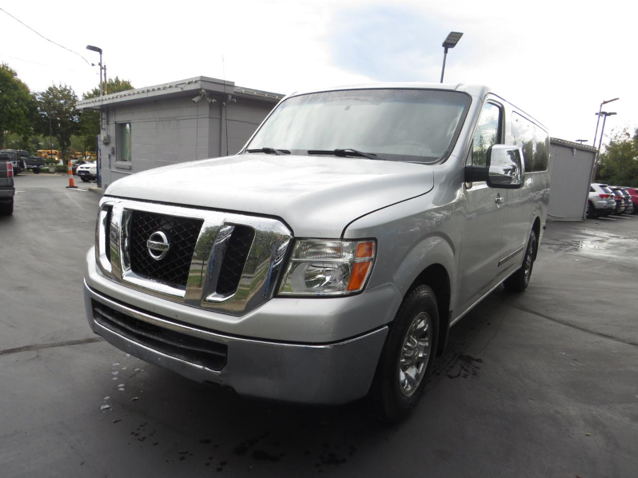 Nissan NV Passenger V6 SV 2017