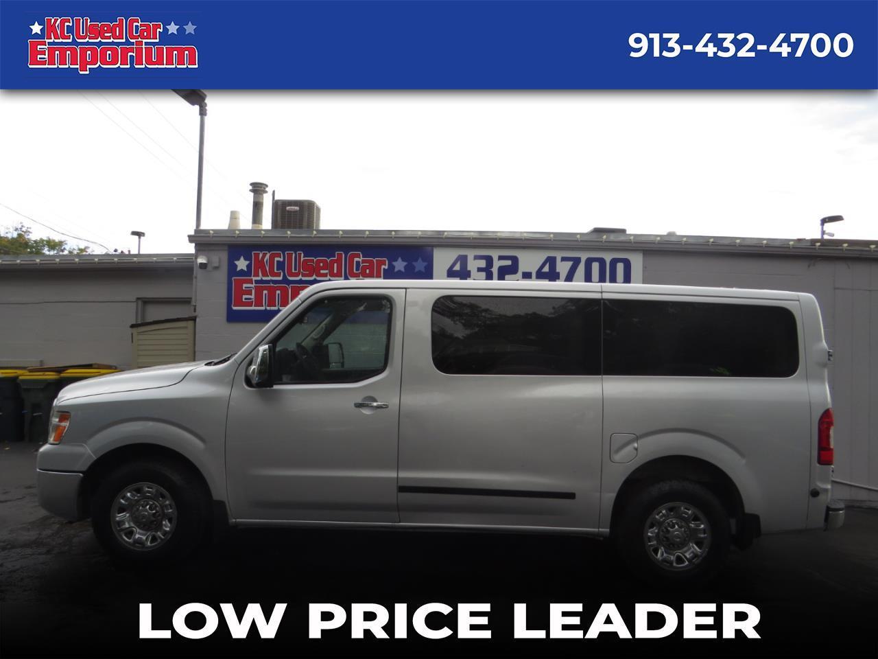 Nissan NV Passenger V6 SV 2017