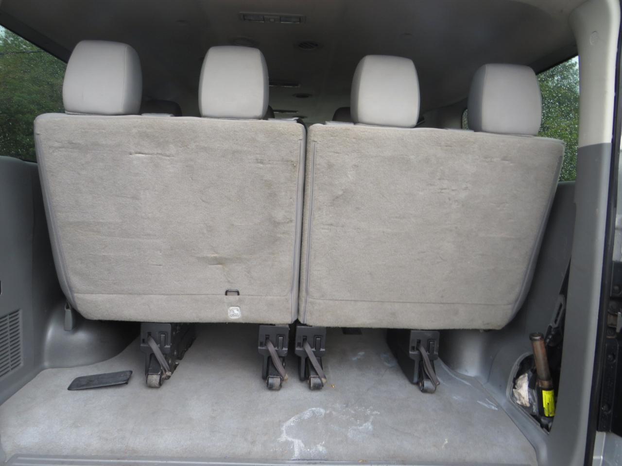 Nissan NV Passenger V6 SV 2017