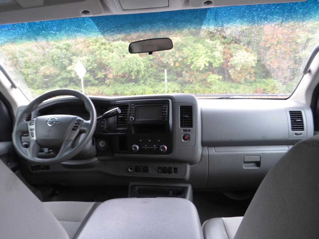 Nissan NV Passenger V6 SV 2017