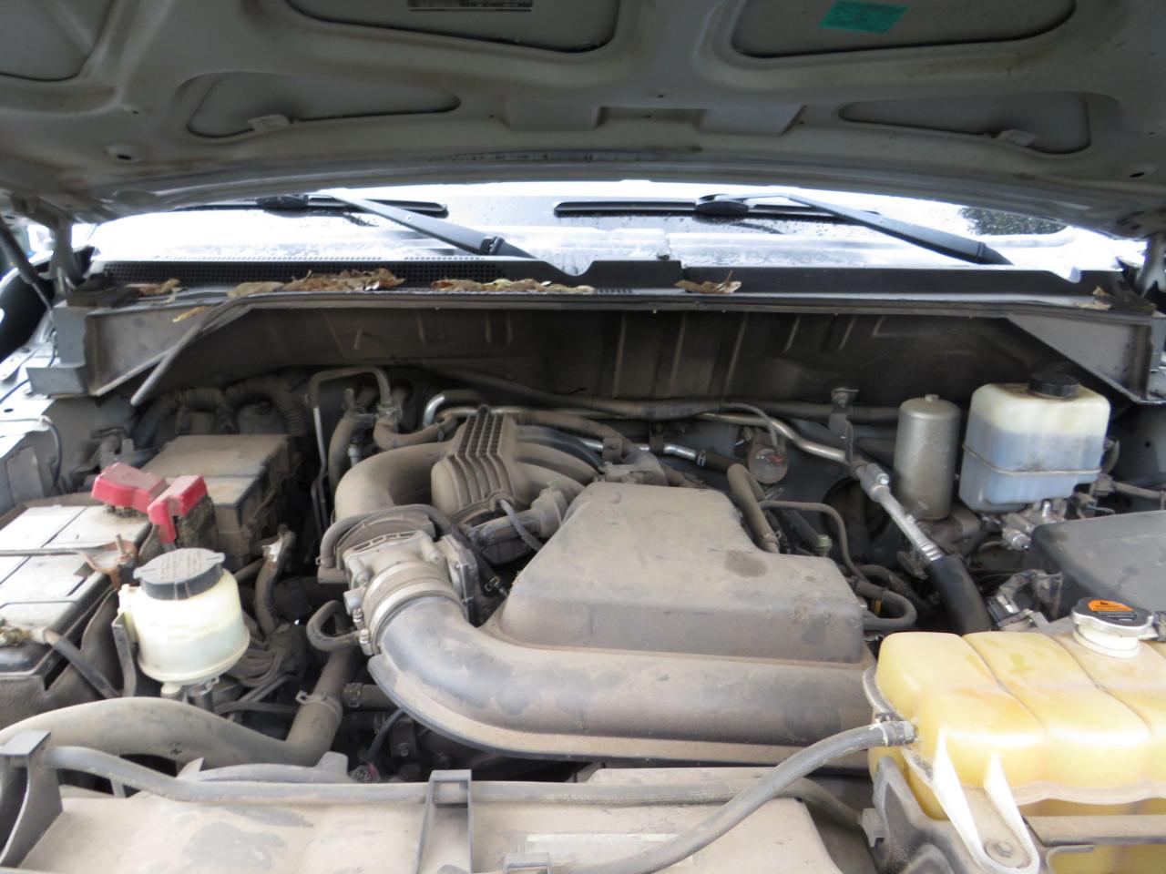 Nissan NV Passenger V6 SV 2017