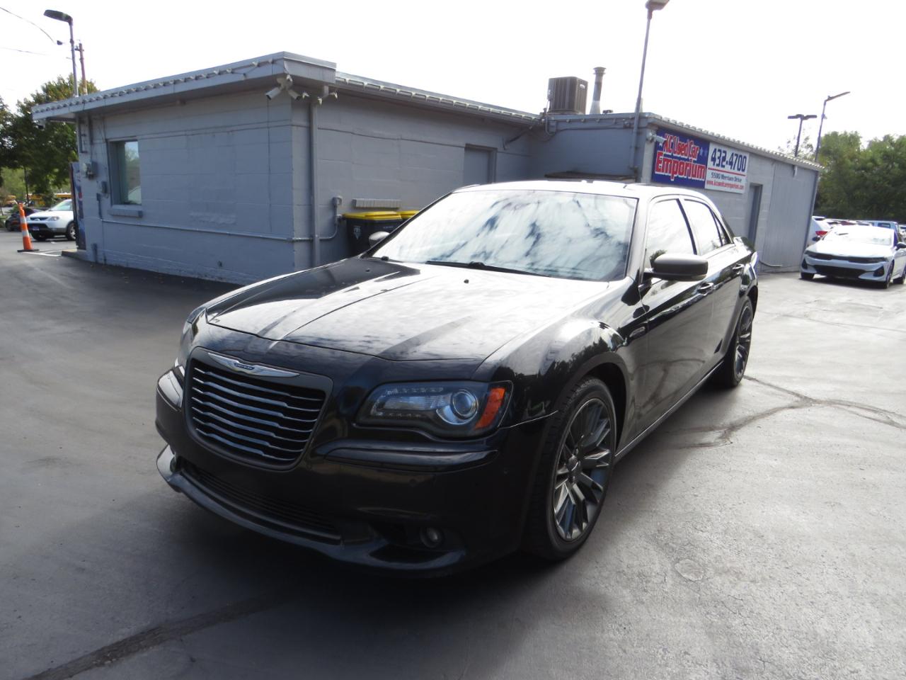 Chrysler 300 4dr Sdn 300C John Varvatos Limited Edition RWD 2013