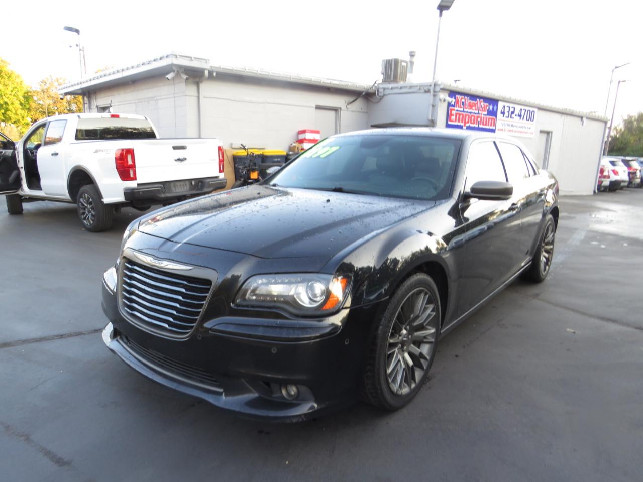 Chrysler 300 4dr Sdn 300C John Varvatos Limited Edition RWD 2013