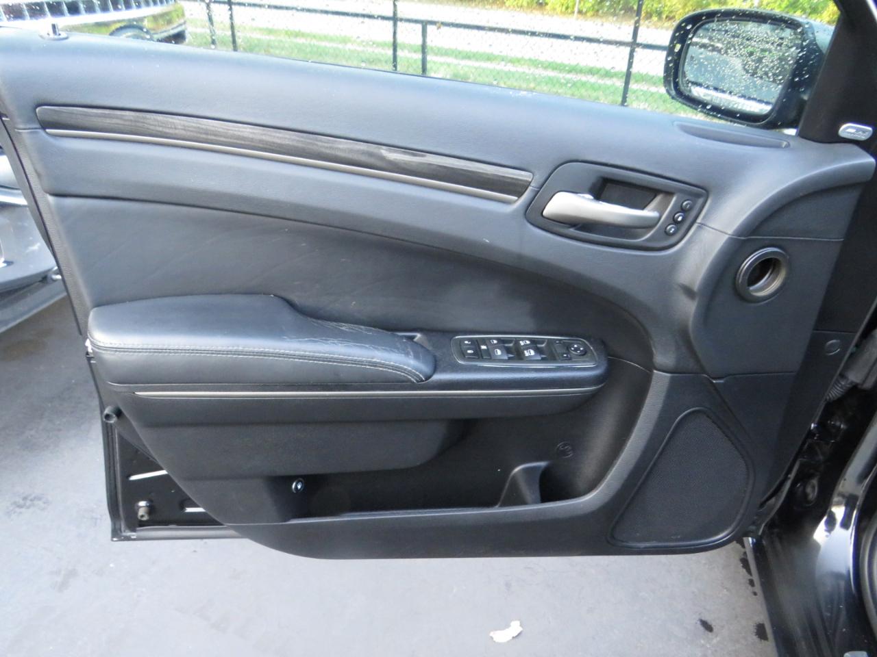Chrysler 300 4dr Sdn 300C John Varvatos Limited Edition RWD 2013