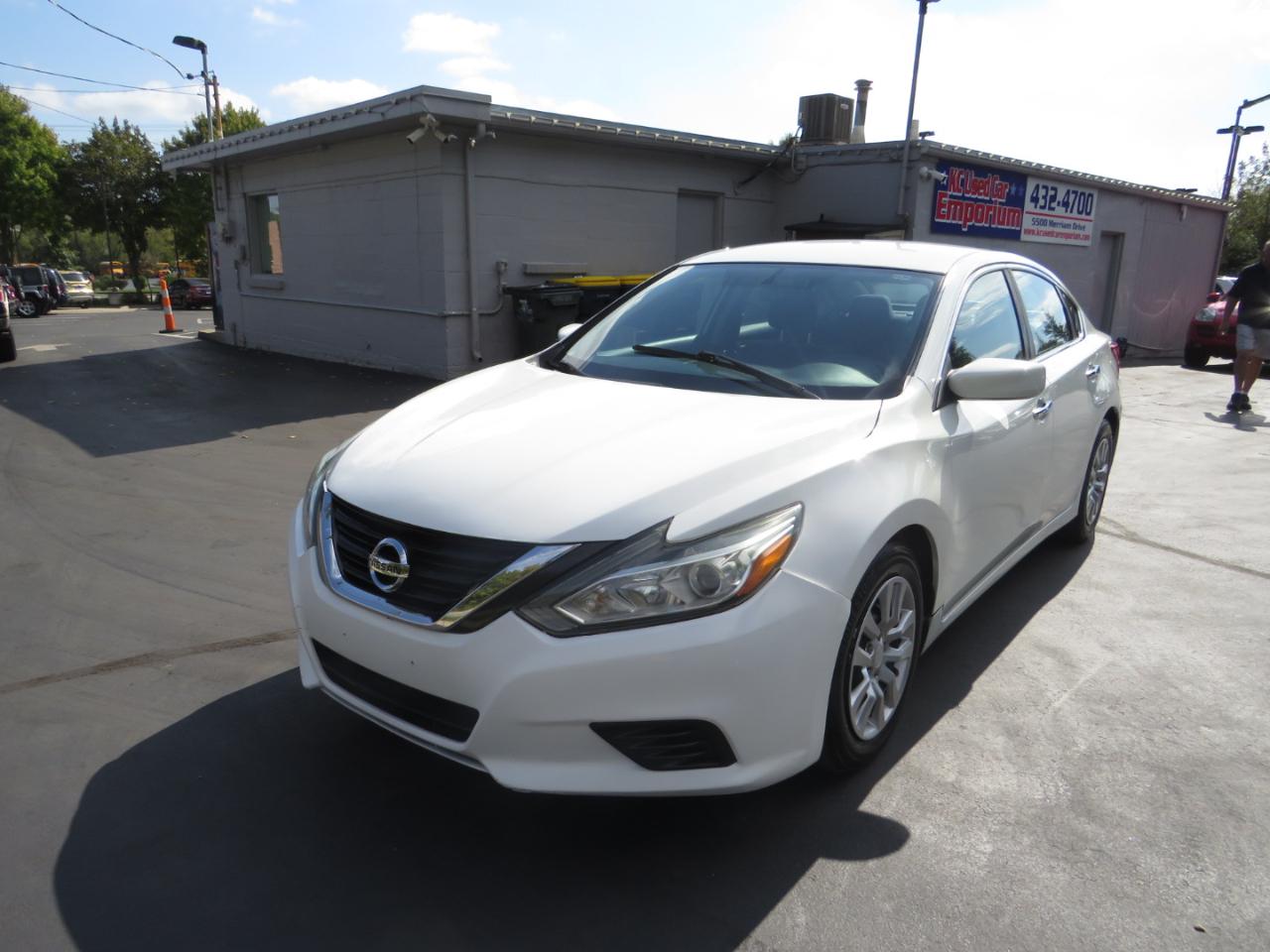 Nissan Sentra 4dr Sdn I4 CVT S 2015