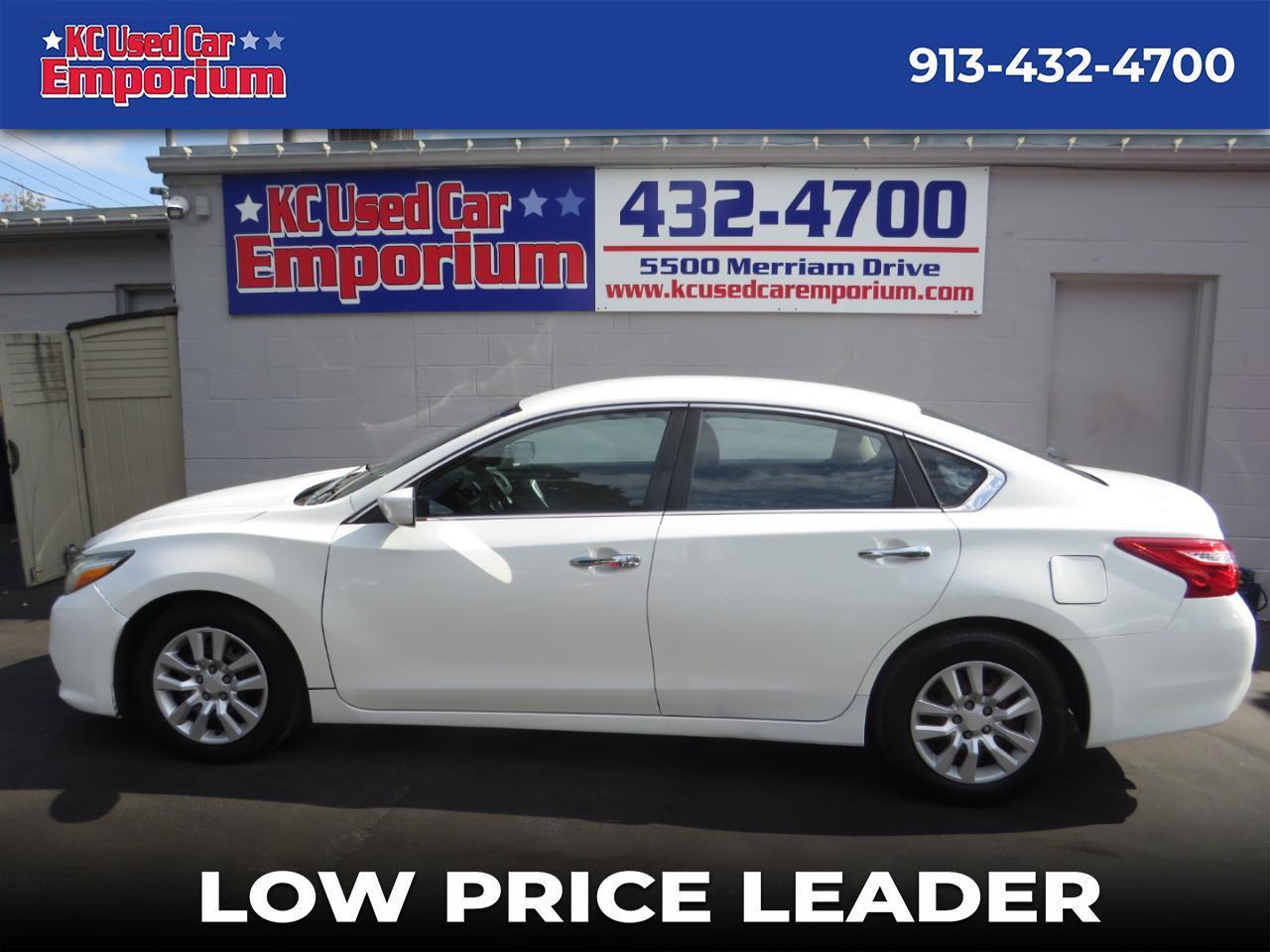 Nissan Sentra 4dr Sdn I4 CVT S 2015