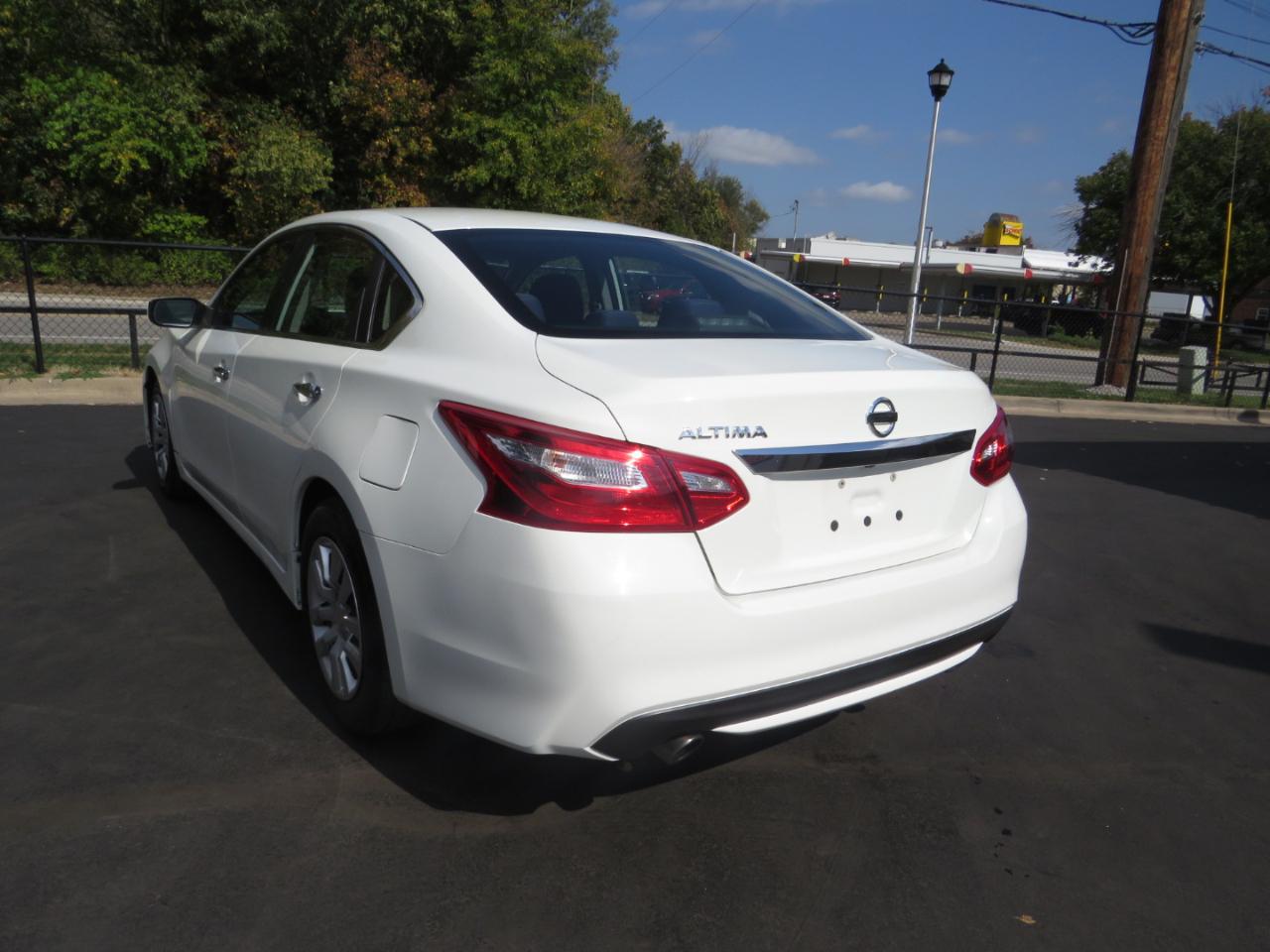 Nissan Sentra 4dr Sdn I4 CVT S 2015
