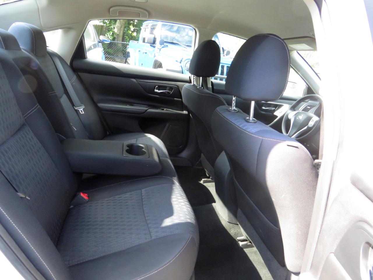 Nissan Sentra 4dr Sdn I4 CVT S 2015