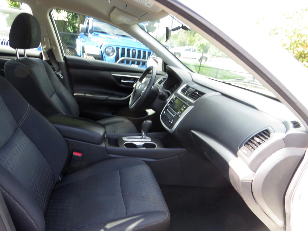 Nissan Sentra 4dr Sdn I4 CVT S 2015