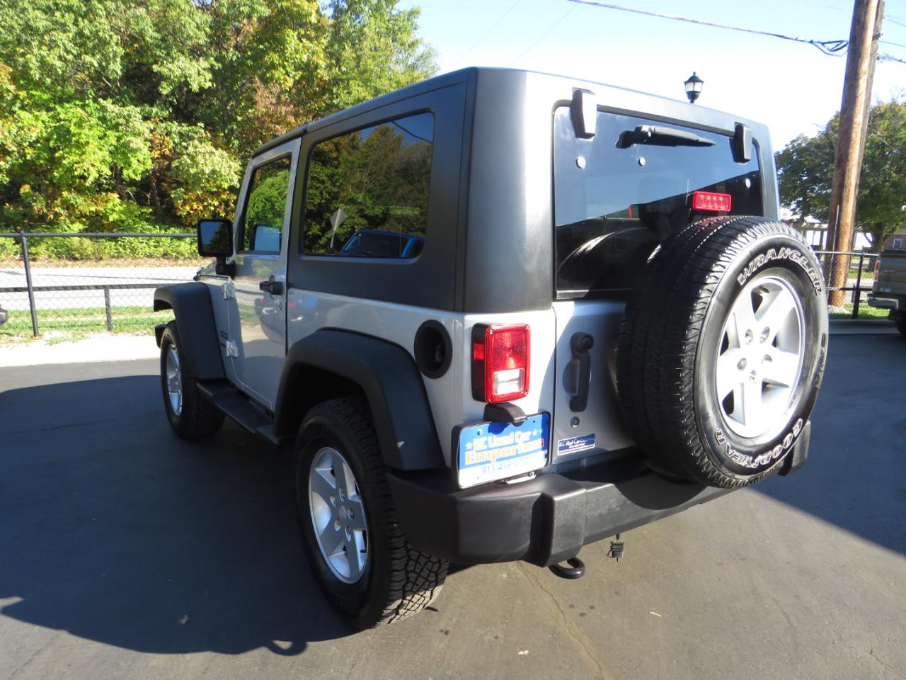 Jeep Wrangler 4WD 2dr Sport 2010