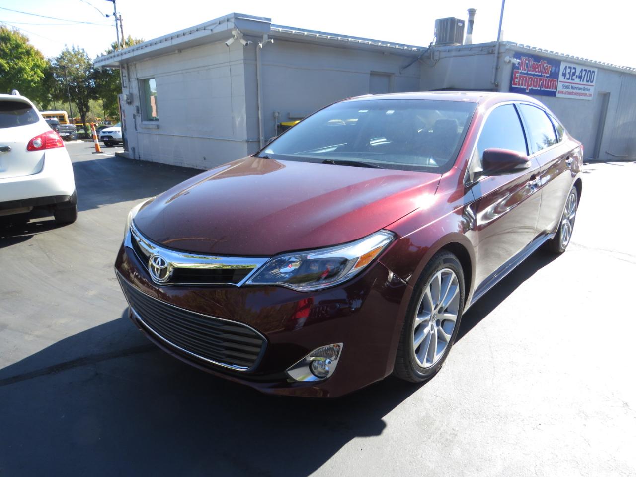 Toyota Avalon 4dr Sdn XLE Premium (Natl) 2013