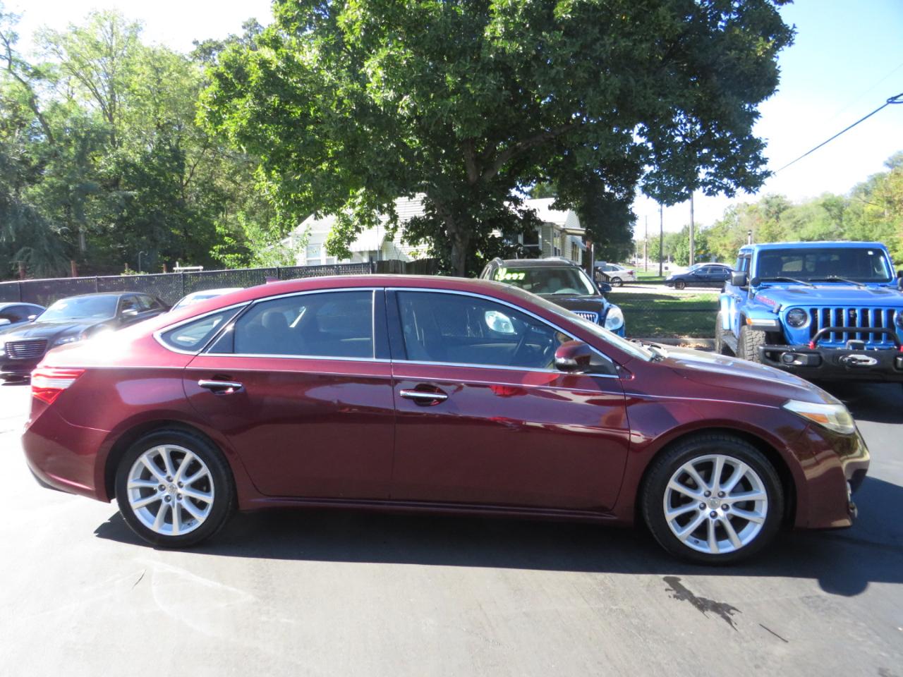 Toyota Avalon 4dr Sdn XLE Premium (Natl) 2013