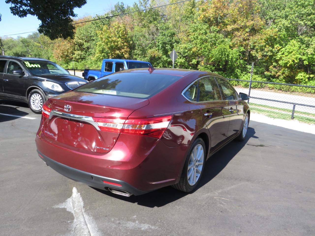 Toyota Avalon 4dr Sdn XLE Premium (Natl) 2013