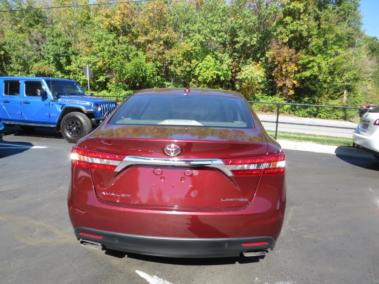 Toyota Avalon 4dr Sdn XLE Premium (Natl) 2013