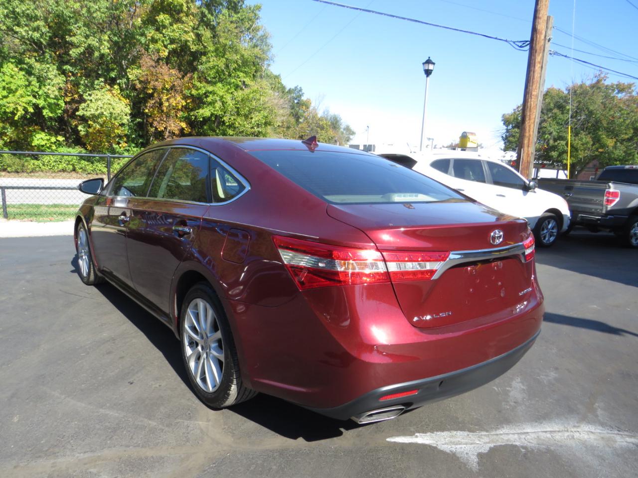 Toyota Avalon 4dr Sdn XLE Premium (Natl) 2013