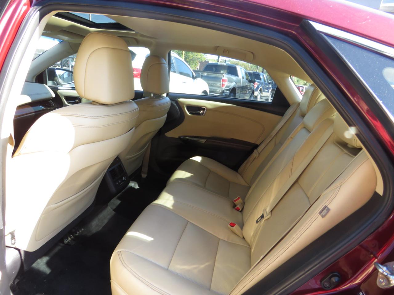 Toyota Avalon 4dr Sdn XLE Premium (Natl) 2013