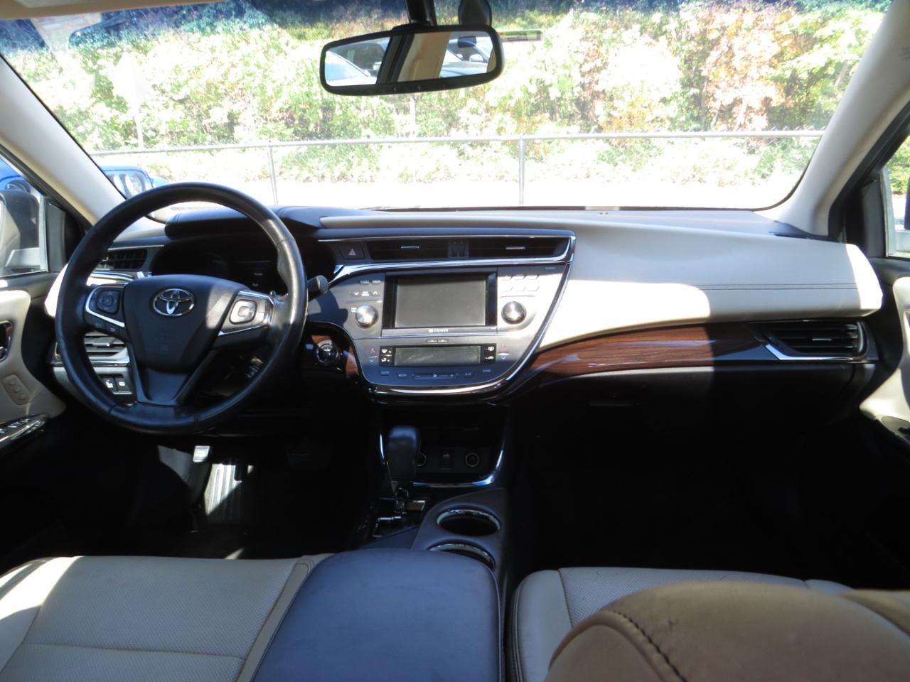 Toyota Avalon 4dr Sdn XLE Premium (Natl) 2013
