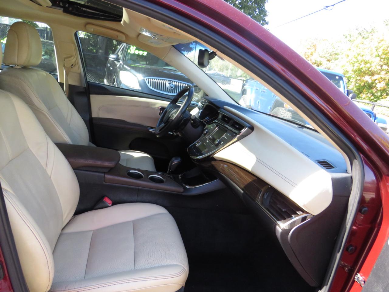 Toyota Avalon 4dr Sdn XLE Premium (Natl) 2013