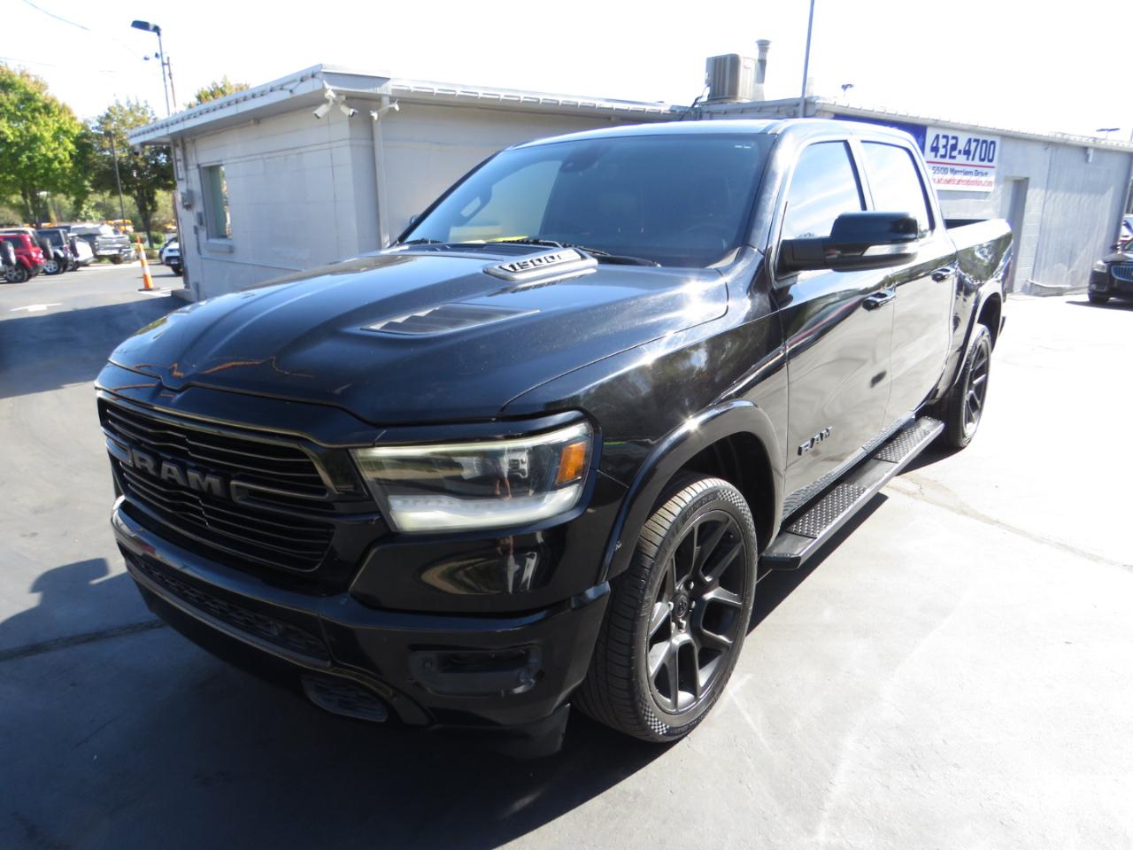 RAM 1500 Laramie 4x4 Crew Cab 5'7" Box 2020