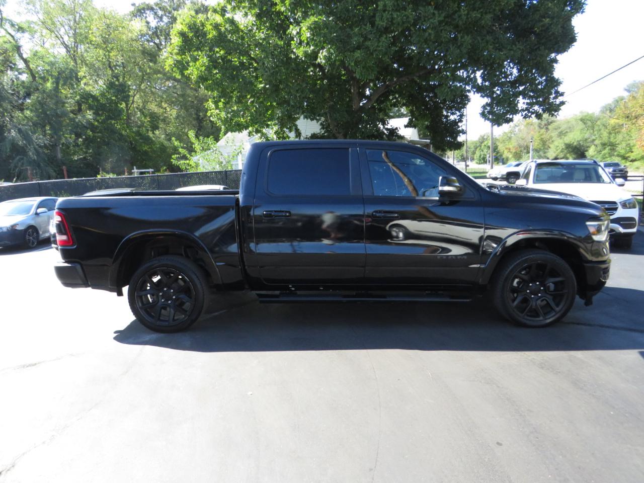 RAM 1500 Laramie 4x4 Crew Cab 5'7" Box 2020