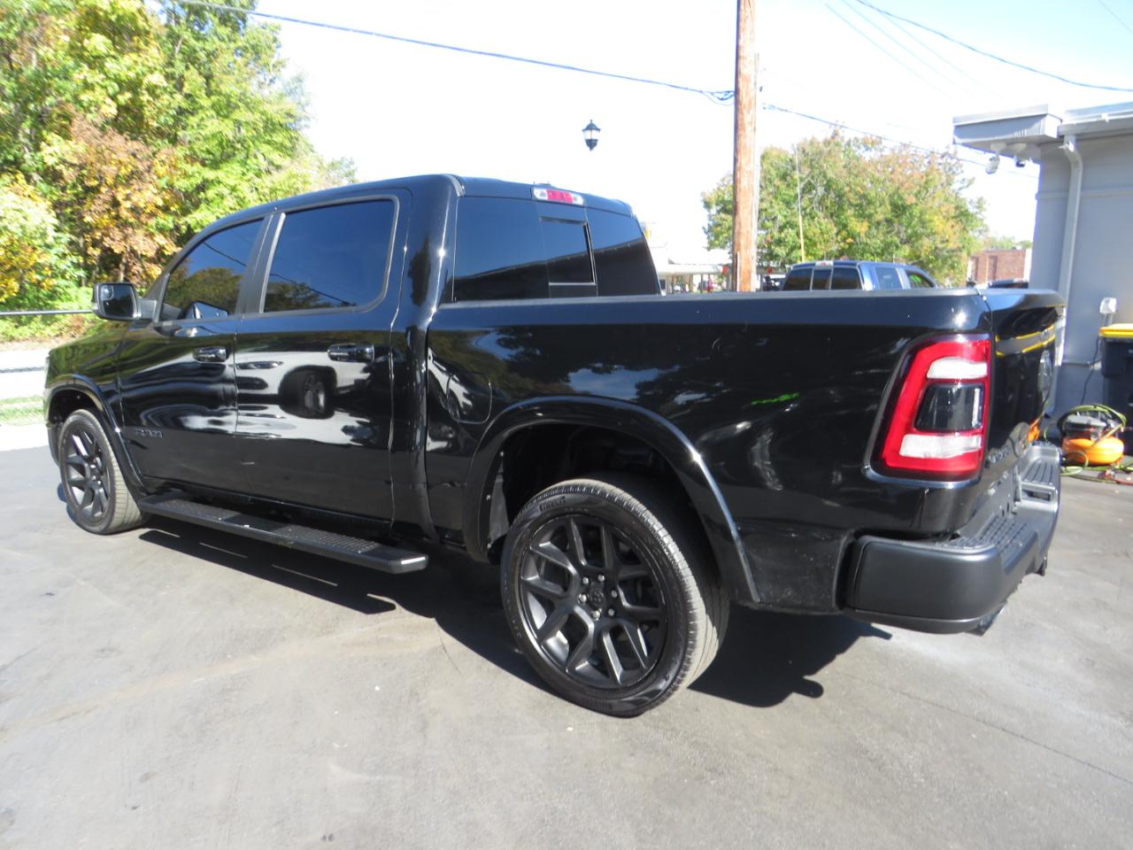 RAM 1500 Laramie 4x4 Crew Cab 5'7" Box 2020