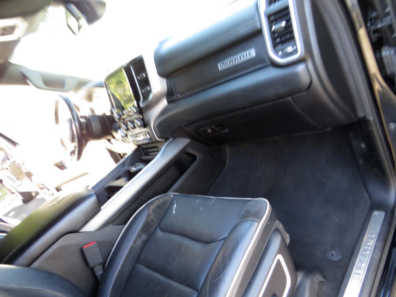 RAM 1500 Laramie 4x4 Crew Cab 5'7" Box 2020