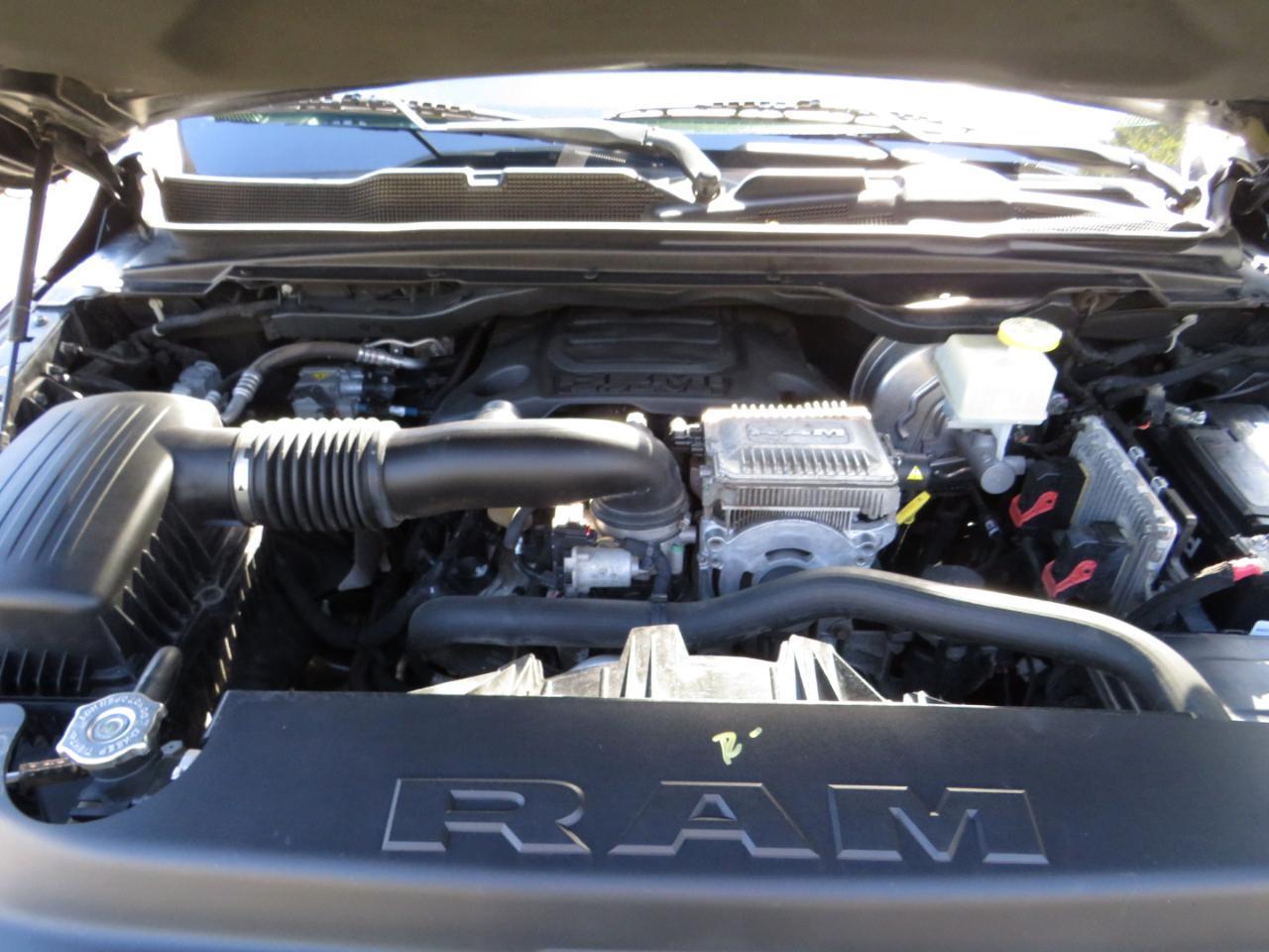 RAM 1500 Laramie 4x4 Crew Cab 5'7" Box 2020