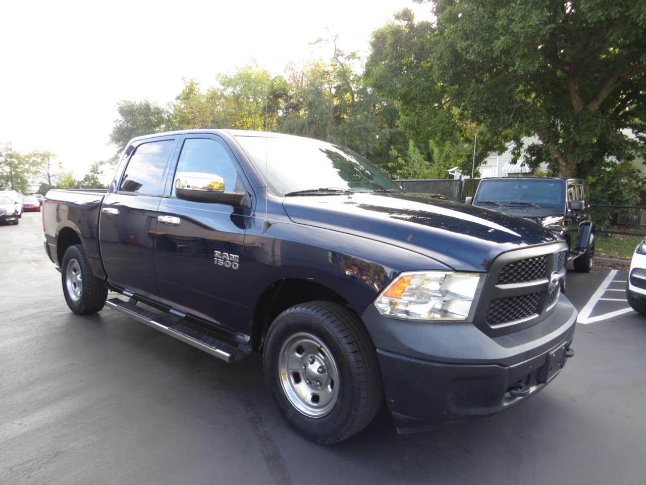 RAM 1500 4WD Crew Cab 140.5" Tradesman 2014