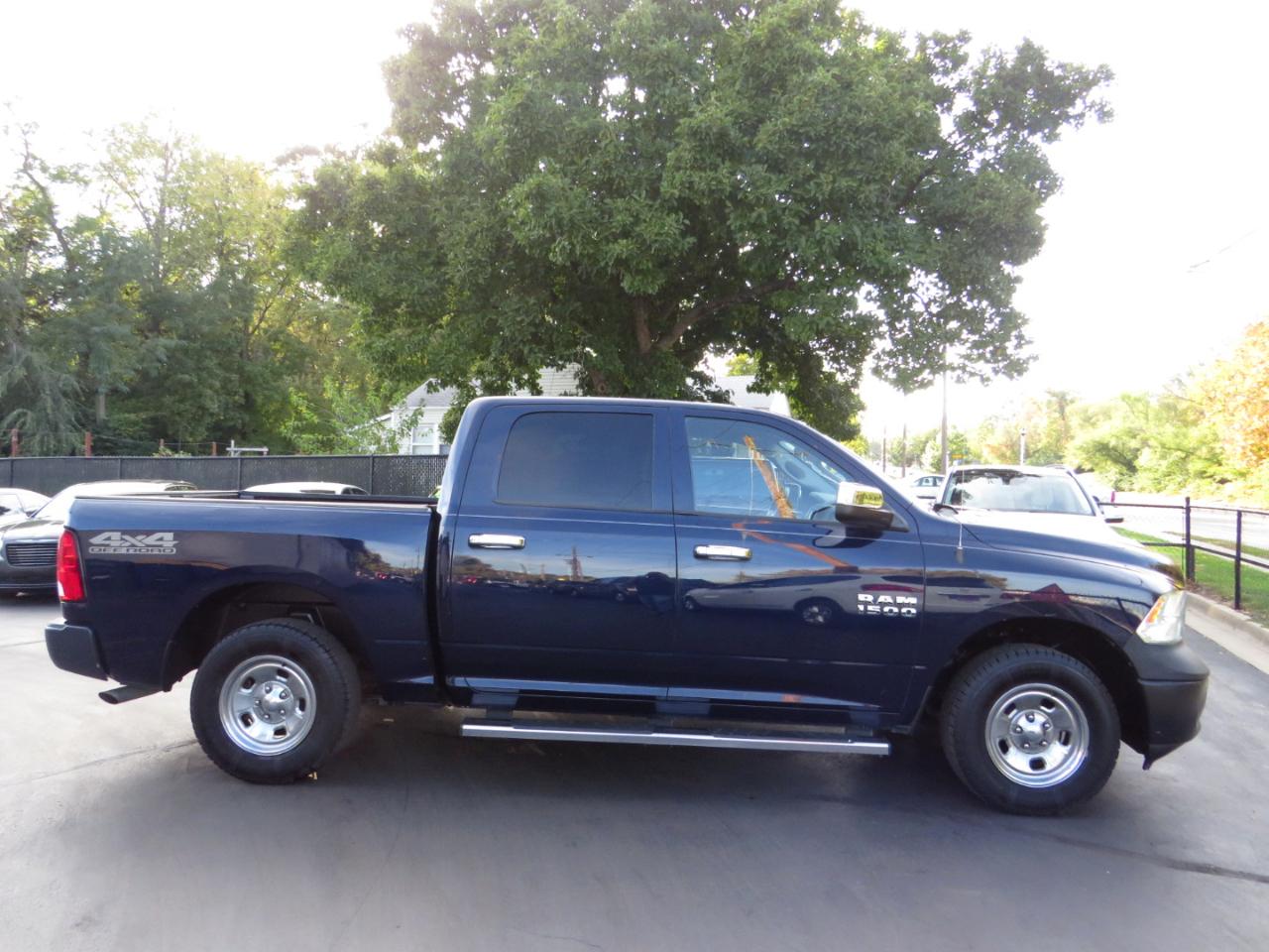 RAM 1500 4WD Crew Cab 140.5" Tradesman 2014