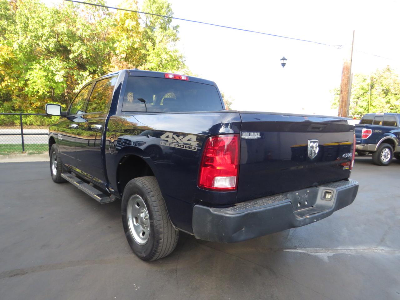 RAM 1500 4WD Crew Cab 140.5" Tradesman 2014