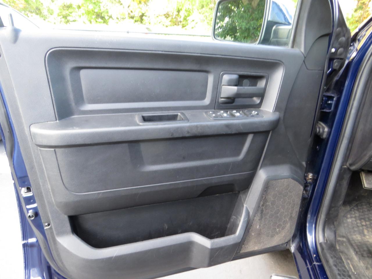 RAM 1500 4WD Crew Cab 140.5" Tradesman 2014