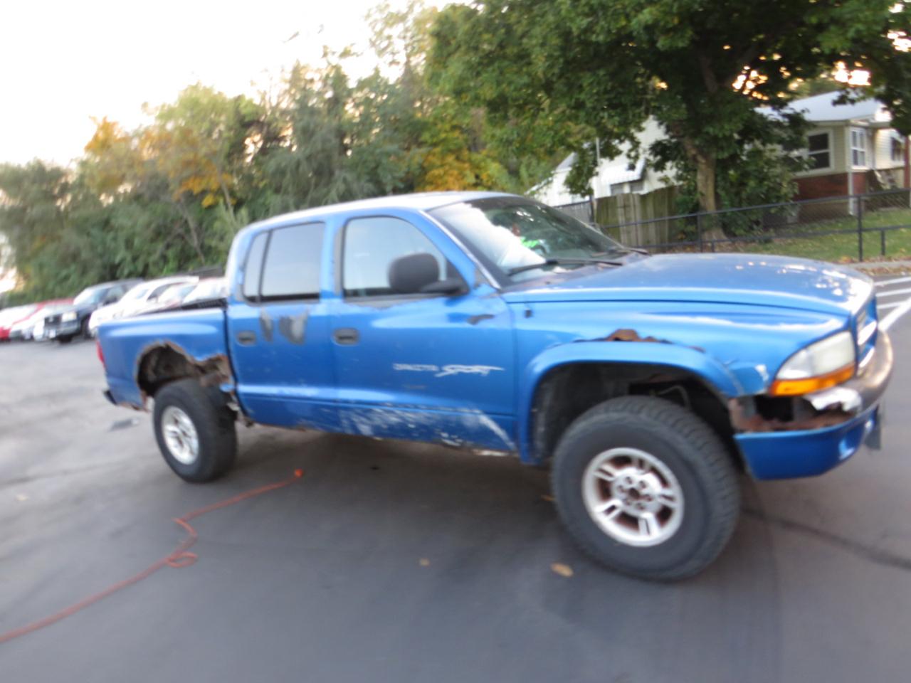 Dodge Dakota Quad Cab 131" WB 4WD Sport 2000