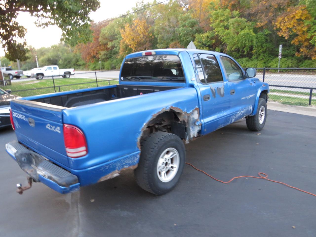 Dodge Dakota Quad Cab 131" WB 4WD Sport 2000