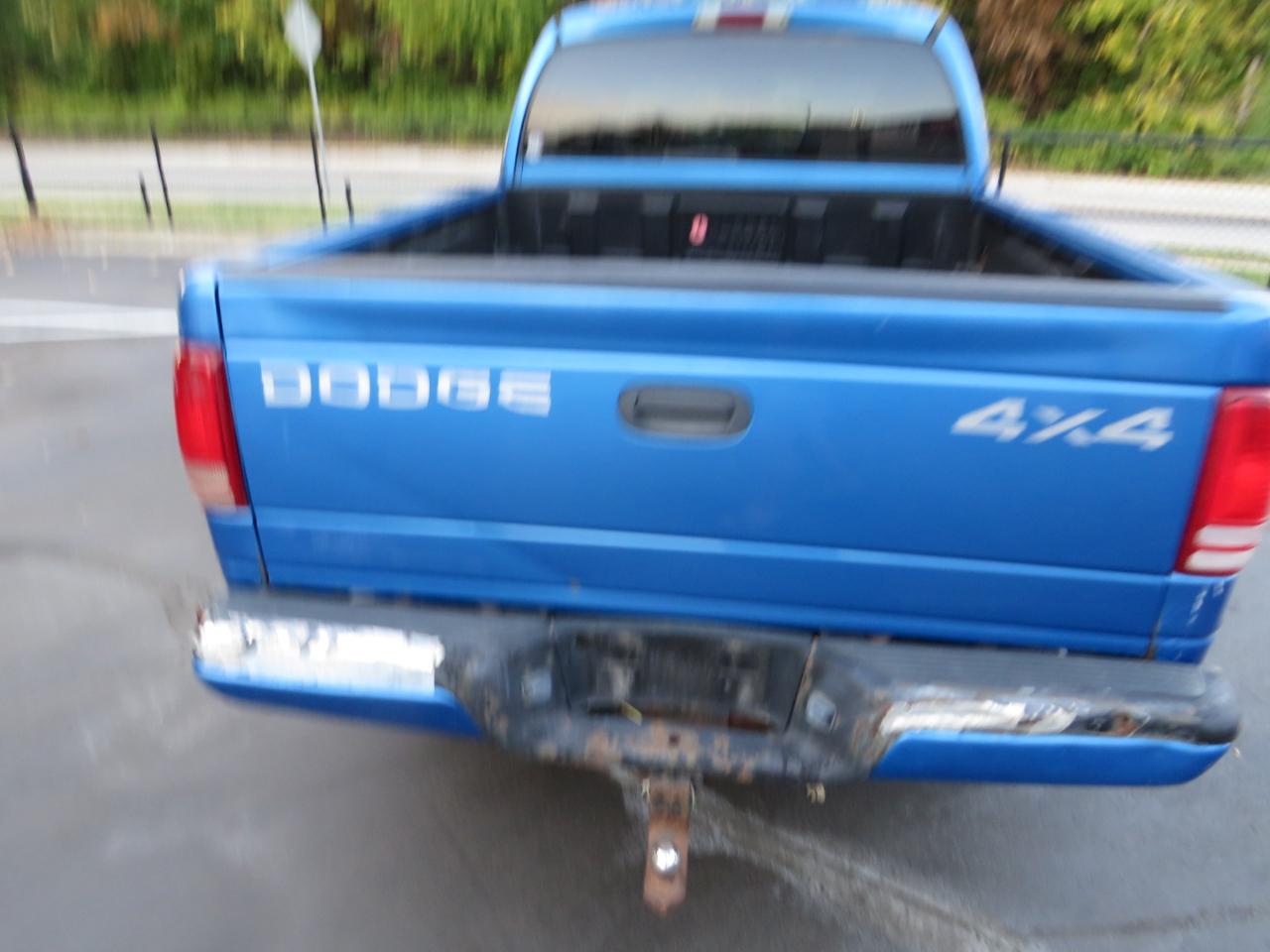 Dodge Dakota Quad Cab 131" WB 4WD Sport 2000