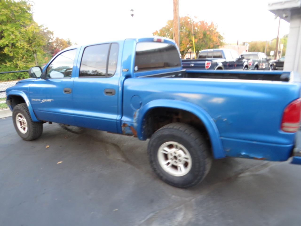 Dodge Dakota Quad Cab 131" WB 4WD Sport 2000