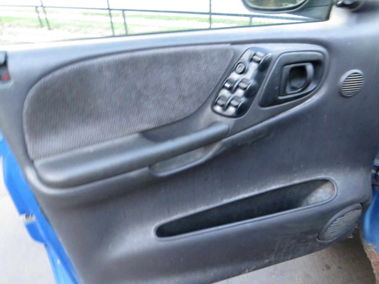 Dodge Dakota Quad Cab 131" WB 4WD Sport 2000