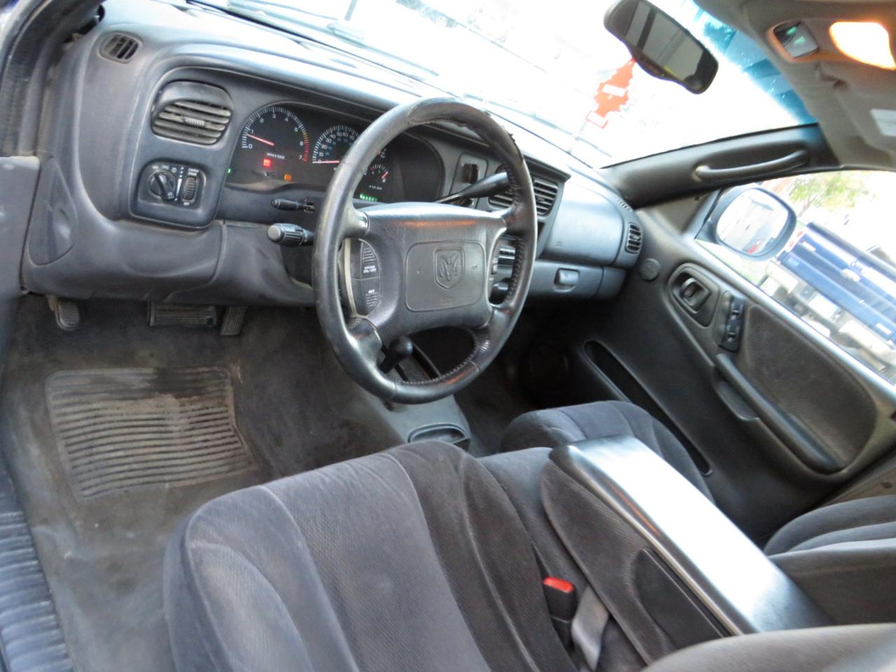 Dodge Dakota Quad Cab 131" WB 4WD Sport 2000