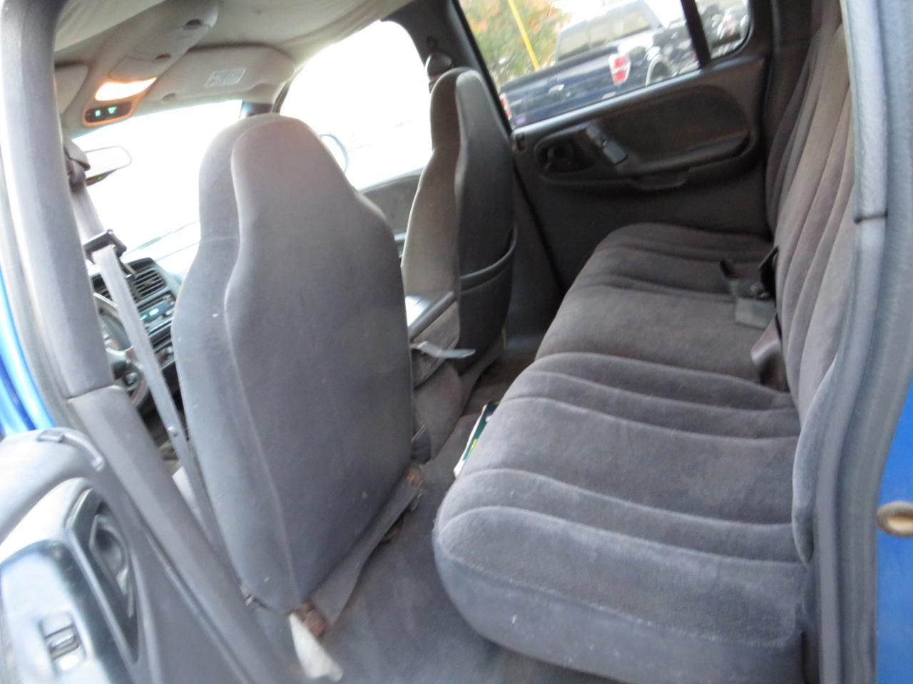 Dodge Dakota Quad Cab 131" WB 4WD Sport 2000