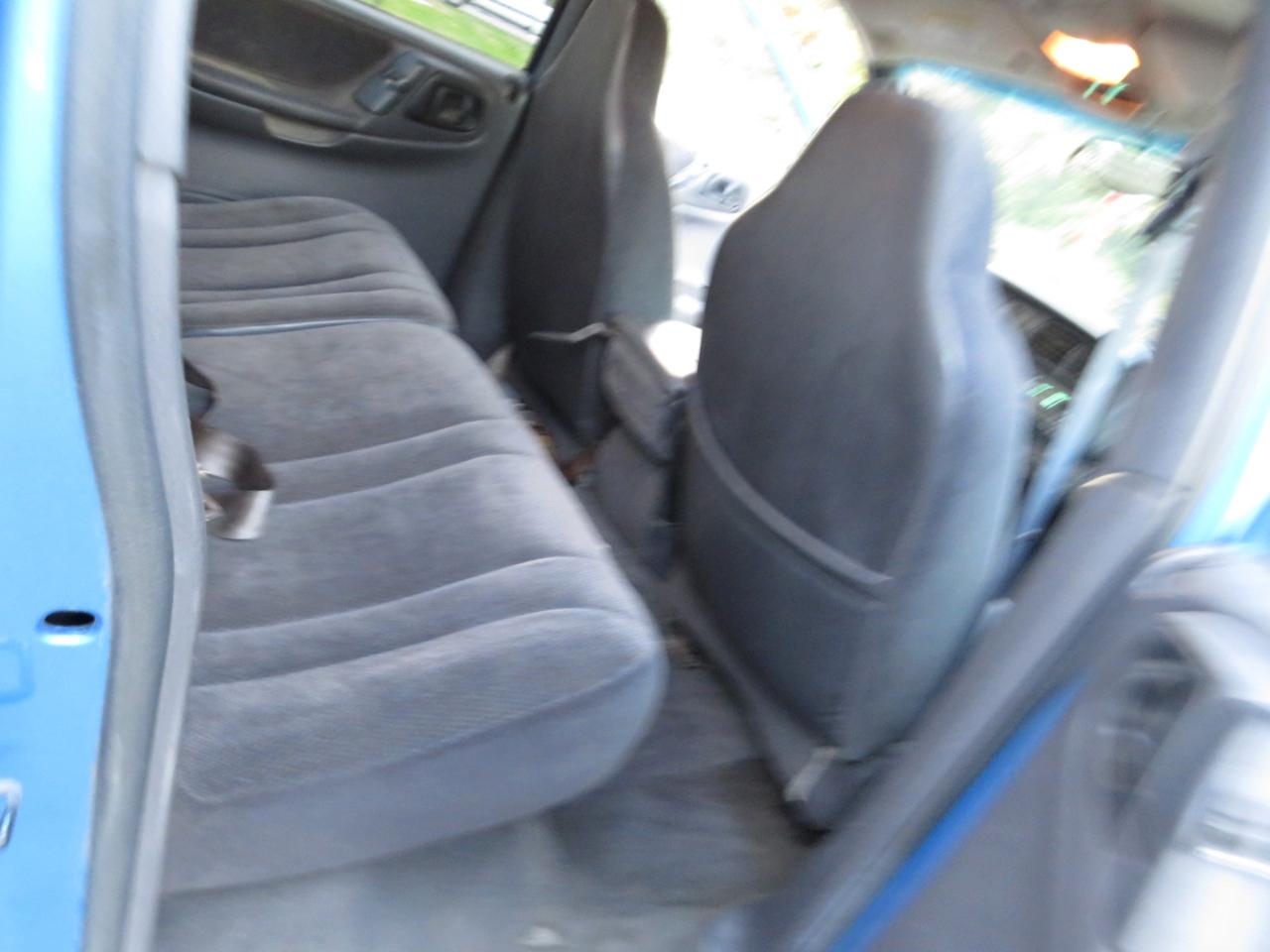 Dodge Dakota Quad Cab 131" WB 4WD Sport 2000
