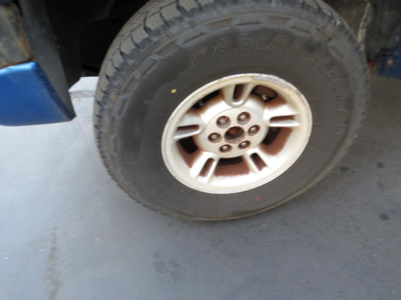 Dodge Dakota Quad Cab 131" WB 4WD Sport 2000