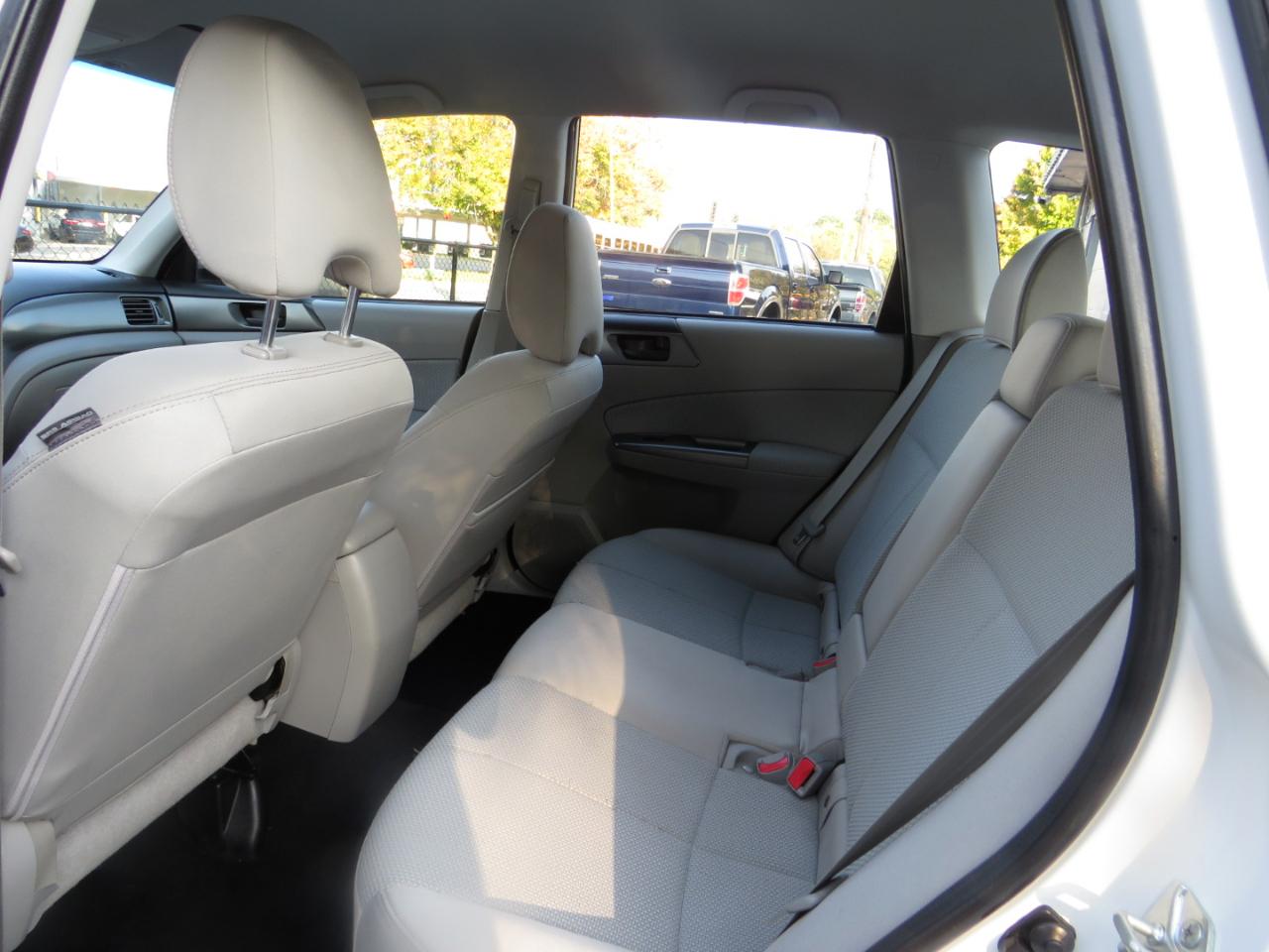 Subaru Forester 4dr Auto 2.5X w/Alloy Wheel Value Pkg 2011