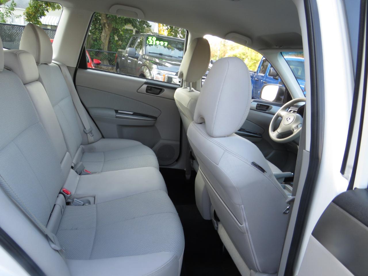 Subaru Forester 4dr Auto 2.5X w/Alloy Wheel Value Pkg 2011