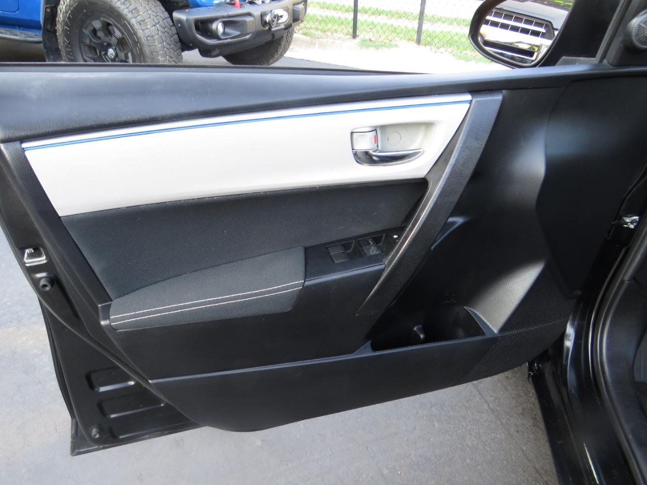 Toyota Corolla 4dr Sdn CVT S w/Special Edition Pkg (Natl) 2016