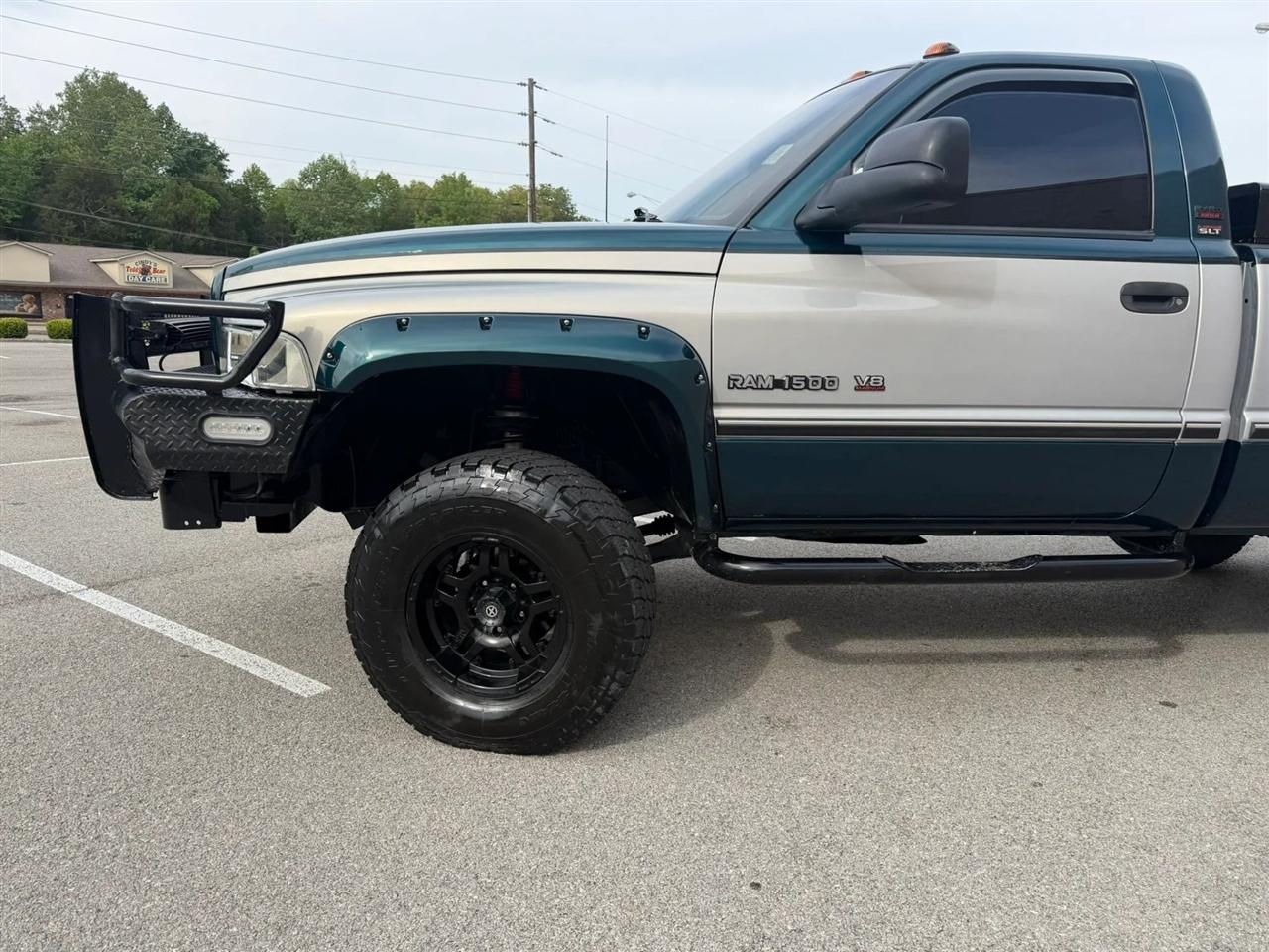 Dodge Ram 1500 Reg Cab 119" WB 4WD 1997