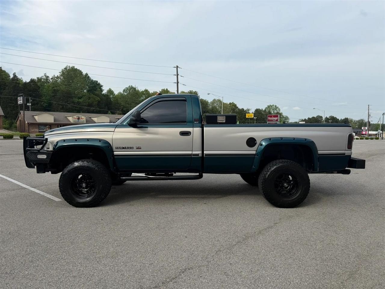 Dodge Ram 1500 Reg Cab 119" WB 4WD 1997