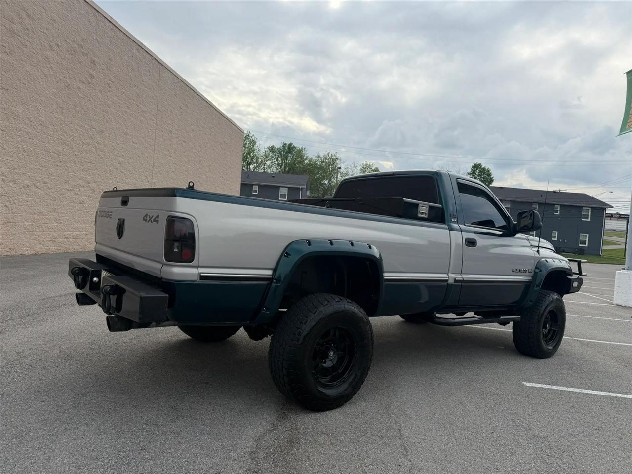 Dodge Ram 1500 Reg Cab 119" WB 4WD 1997